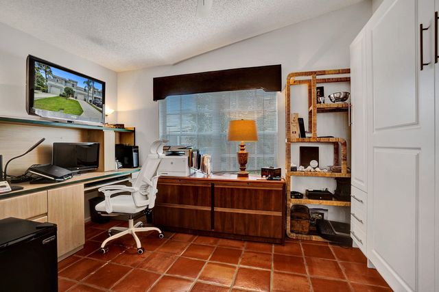 10303 N Andover Coach Ln Apt B1, Lake Worth Beach, FL 33449