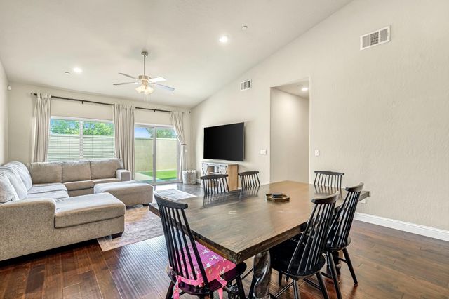 5286 N Maruyama Avenue, Fresno, CA 93723