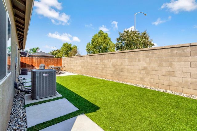 5286 N Maruyama Avenue, Fresno, CA 93723