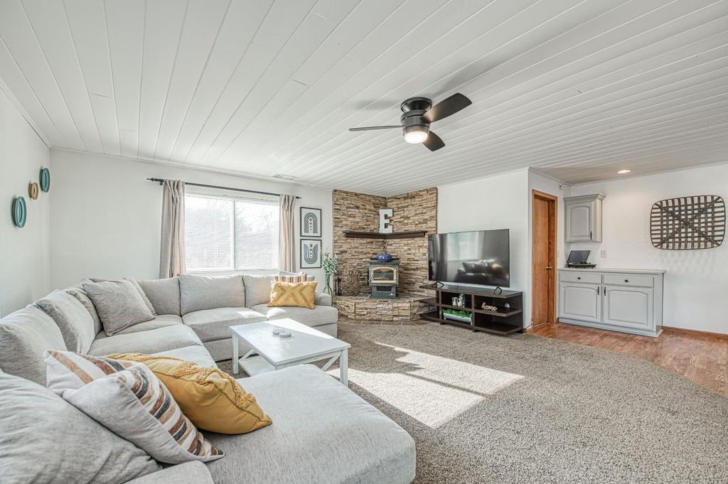 Image 15 of property listing at 16861 Morgan Canyon Road, Prather, CA 93651