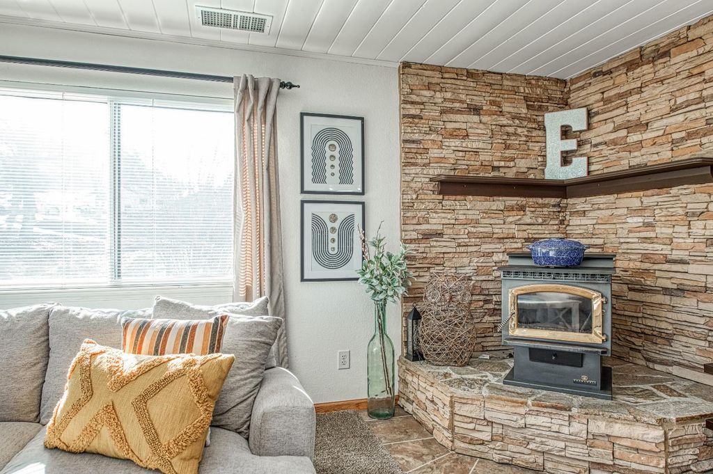 Image 16 of property listing at 16861 Morgan Canyon Road, Prather, CA 93651