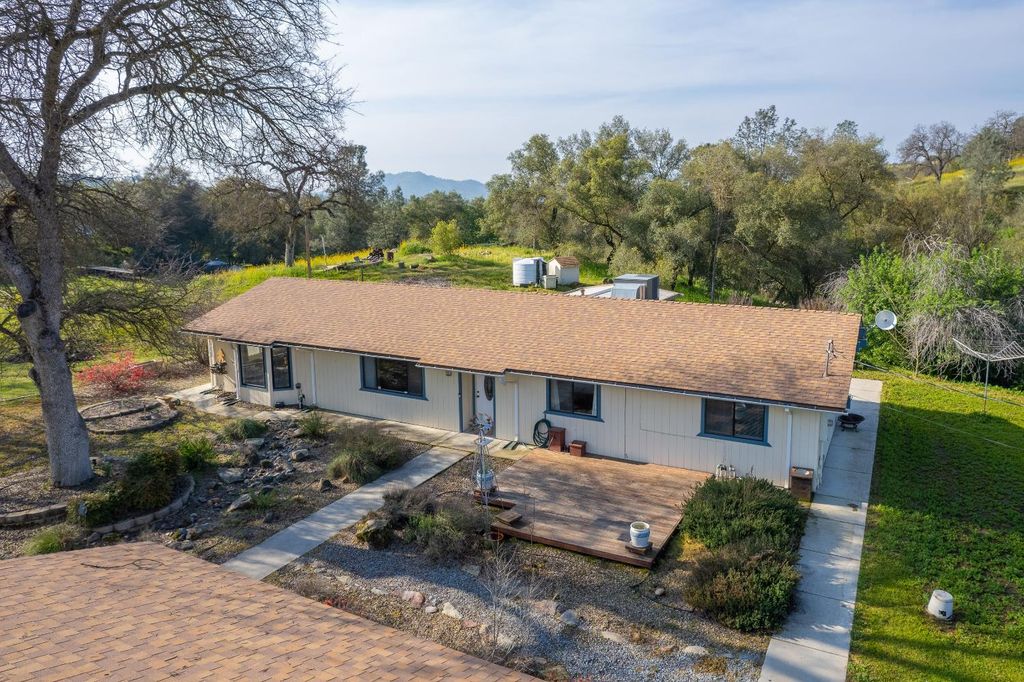 Image 4 of property listing at 16861 Morgan Canyon Road, Prather, CA 93651