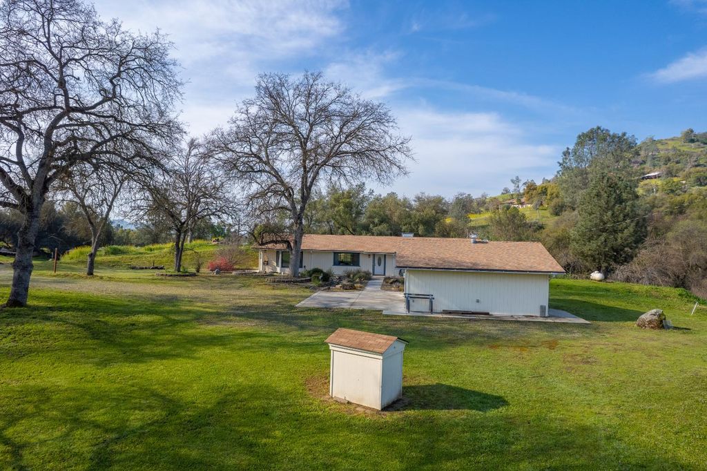 Image 53 of property listing at 16861 Morgan Canyon Road, Prather, CA 93651
