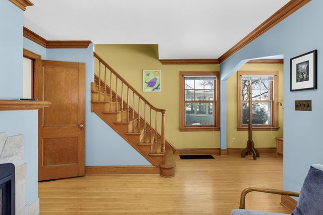 1053 Smith Avenue S, West Saint Paul, MN 55118