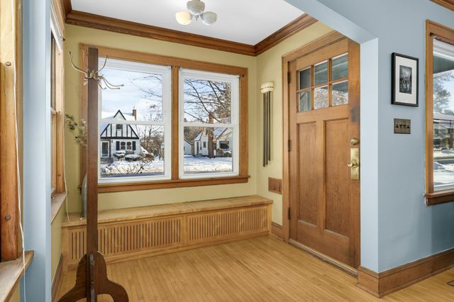 1053 Smith Avenue S, West Saint Paul, MN 55118