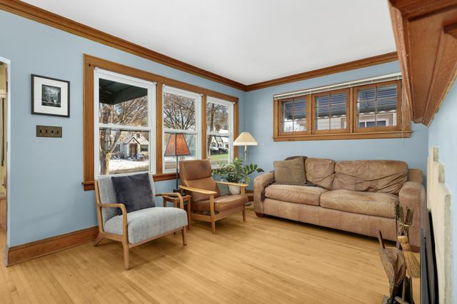 1053 Smith Avenue S, West Saint Paul, MN 55118