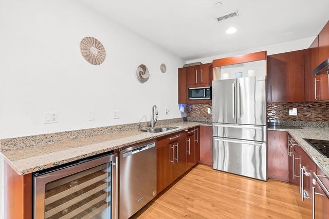 310 Hammond Pond Pkwy 301, Brookline, MA 02467