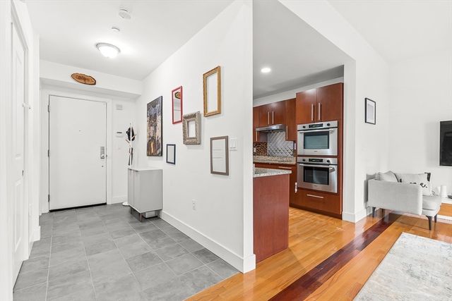 310 Hammond Pond Pkwy 301, Brookline, MA 02467