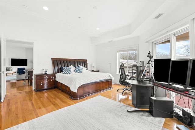 310 Hammond Pond Pkwy 301, Brookline, MA 02467