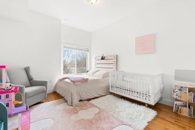 310 Hammond Pond Pkwy 301, Brookline, MA 02467