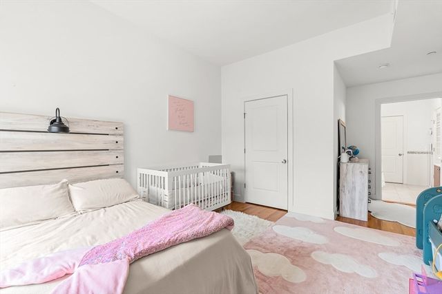 310 Hammond Pond Pkwy 301, Brookline, MA 02467