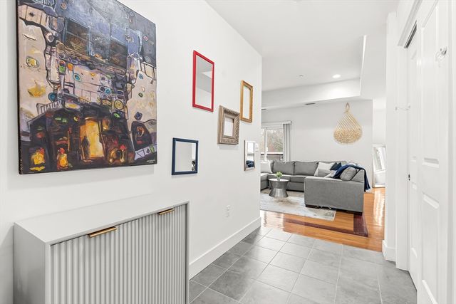 310 Hammond Pond Pkwy 301, Brookline, MA 02467