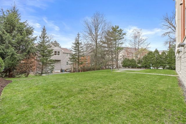 310 Hammond Pond Pkwy 301, Brookline, MA 02467