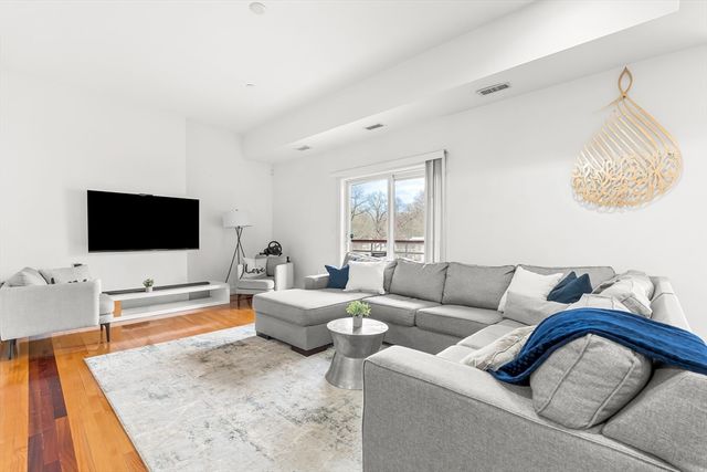 310 Hammond Pond Pkwy 301, Brookline, MA 02467