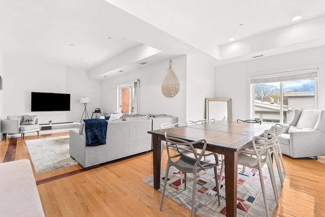 310 Hammond Pond Pkwy 301, Brookline, MA 02467