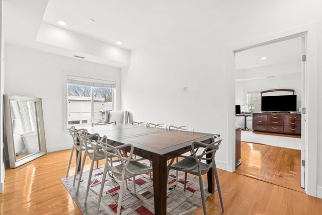 310 Hammond Pond Pkwy 301, Brookline, MA 02467