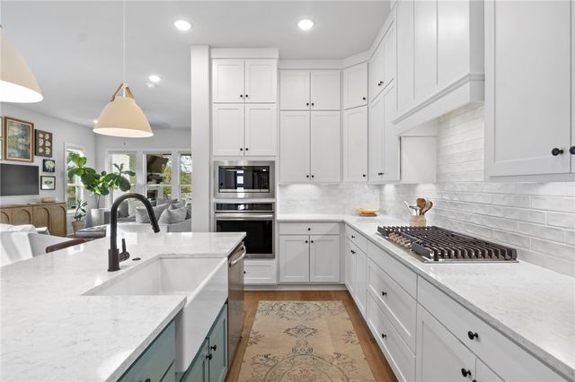 2963 N Whistle Post Drive, Fayetteville, AR 72704