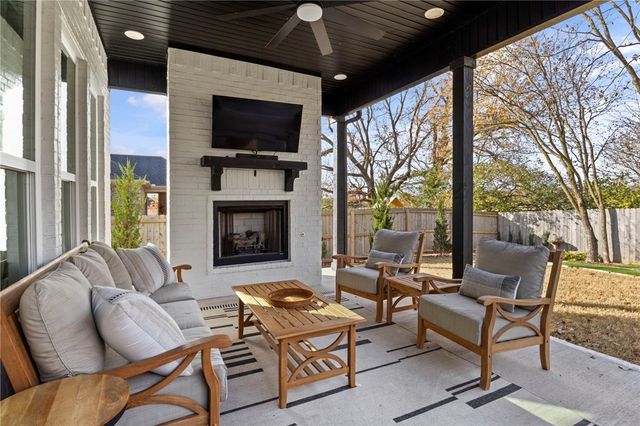 2963 N Whistle Post Drive, Fayetteville, AR 72704