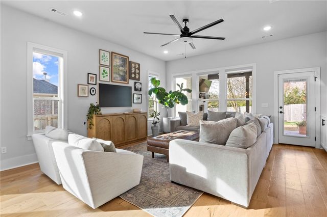 2963 N Whistle Post Drive, Fayetteville, AR 72704