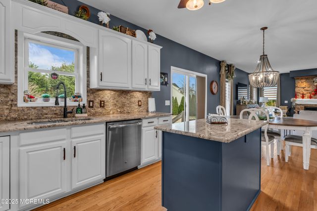 19 Maryann Place, Toms River, NJ 08753