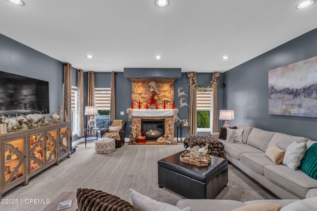 19 Maryann Place, Toms River, NJ 08753