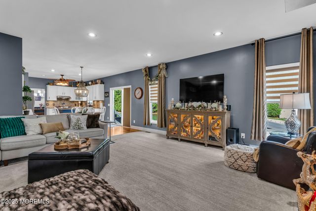 19 Maryann Place, Toms River, NJ 08753