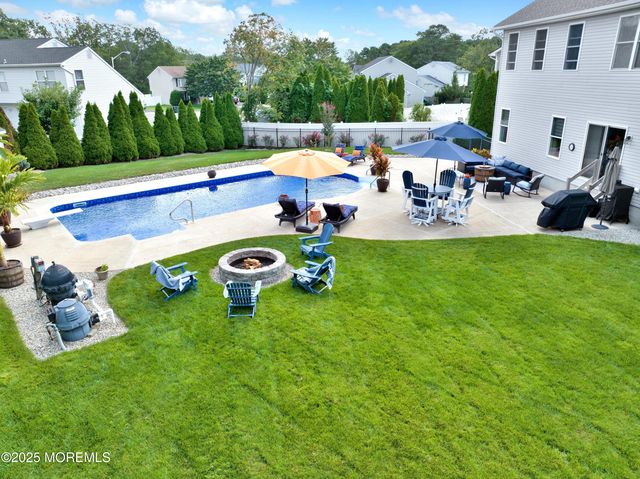 19 Maryann Place, Toms River, NJ 08753