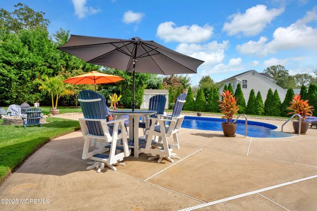 19 Maryann Place, Toms River, NJ 08753