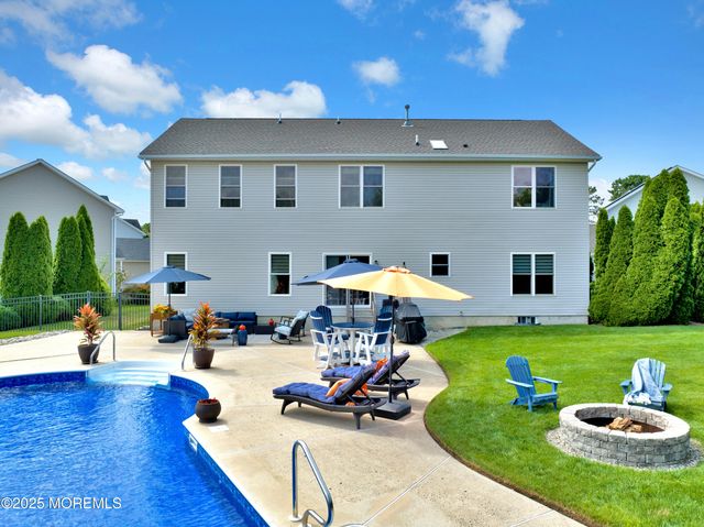 19 Maryann Place, Toms River, NJ 08753