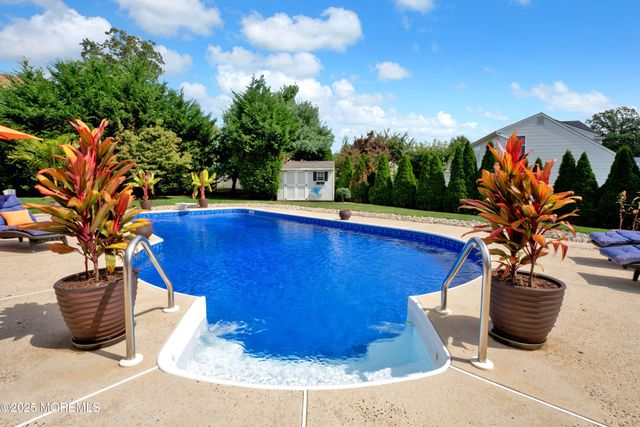 19 Maryann Place, Toms River, NJ 08753