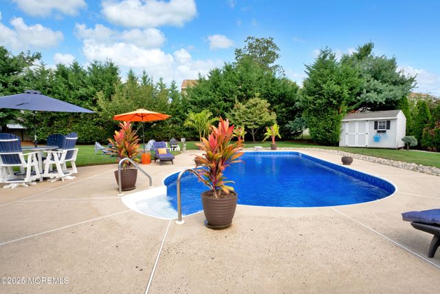 19 Maryann Place, Toms River, NJ 08753