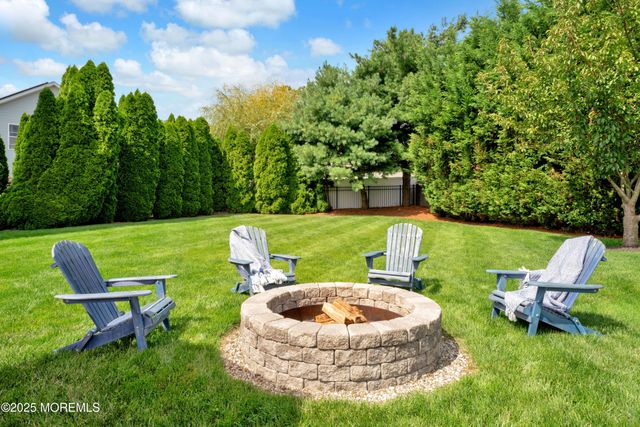 19 Maryann Place, Toms River, NJ 08753