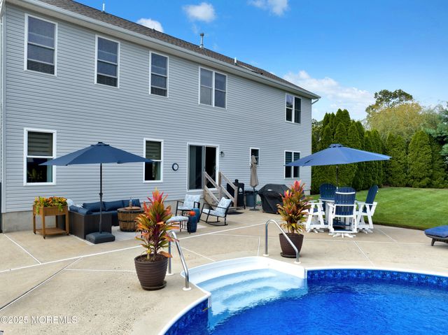 19 Maryann Place, Toms River, NJ 08753