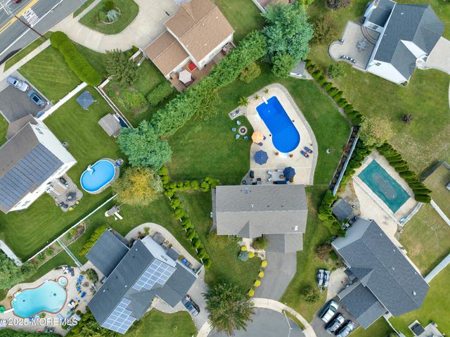 19 Maryann Place, Toms River, NJ 08753