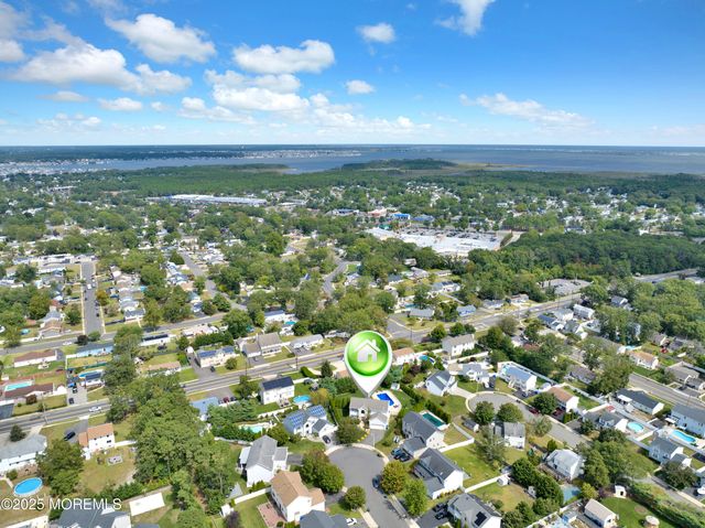 19 Maryann Place, Toms River, NJ 08753