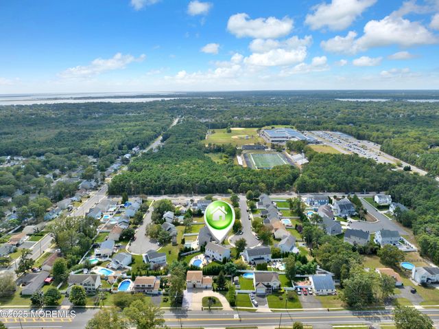 19 Maryann Place, Toms River, NJ 08753