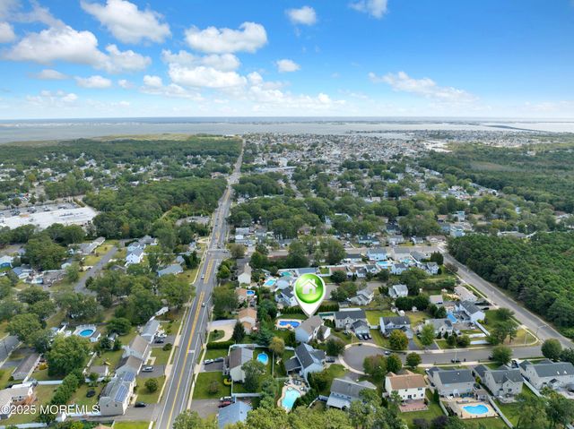 19 Maryann Place, Toms River, NJ 08753