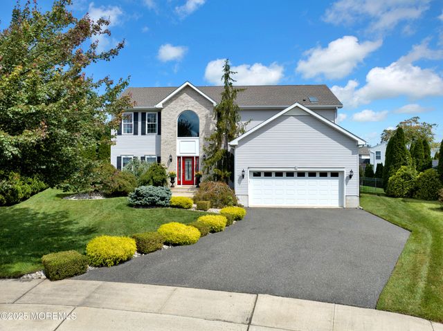19 Maryann Place, Toms River, NJ 08753