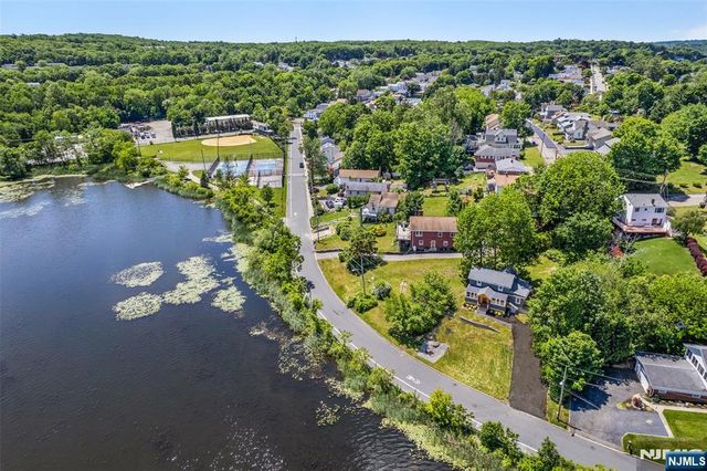 72 Koclas Drive, Netcong Borough, NJ 07857