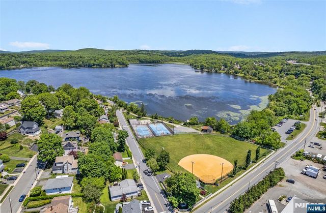 72 Koclas Drive, Netcong Borough, NJ 07857