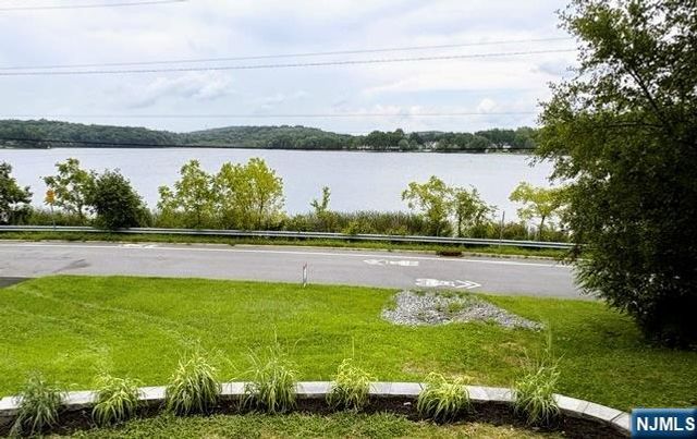 72 Koclas Drive, Netcong Borough, NJ 07857