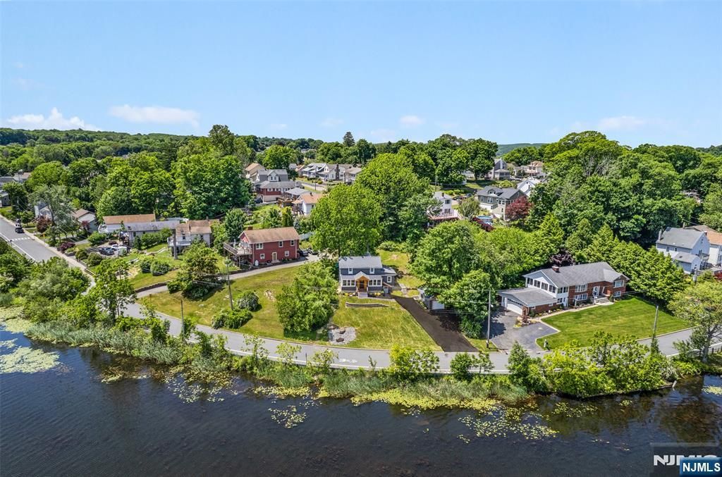72 Koclas Drive, Netcong Borough, NJ 07857