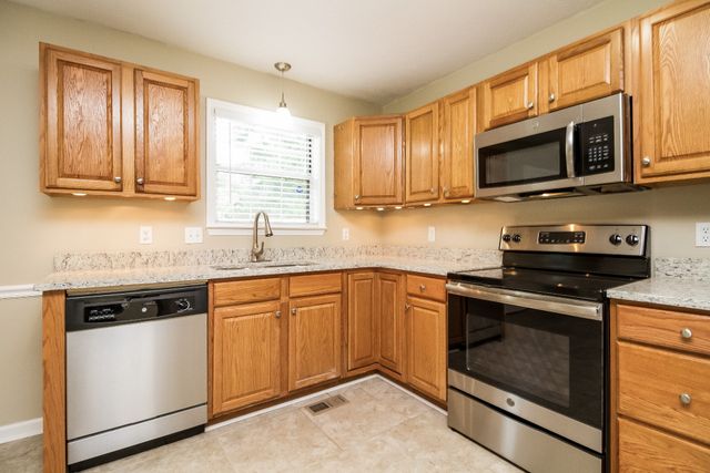 101 Wortham Ct, La Vergne, TN 37086