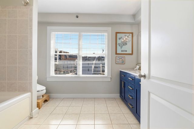 35 Middle St. 4, Boston, MA 02127