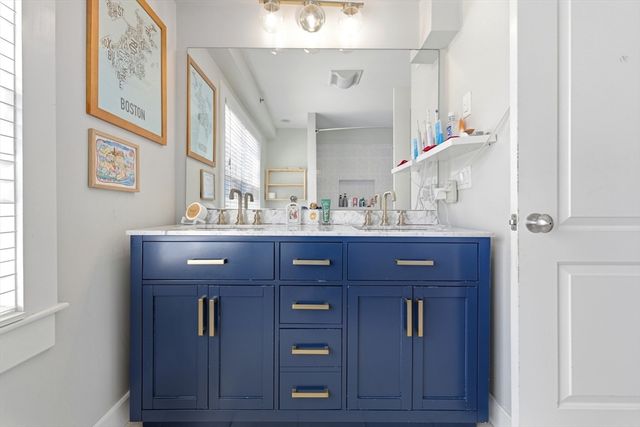 35 Middle St. 4, Boston, MA 02127