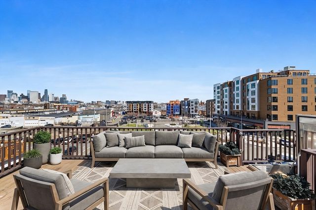 35 Middle St. 4, Boston, MA 02127