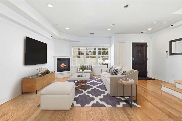 35 Middle St. 4, Boston, MA 02127