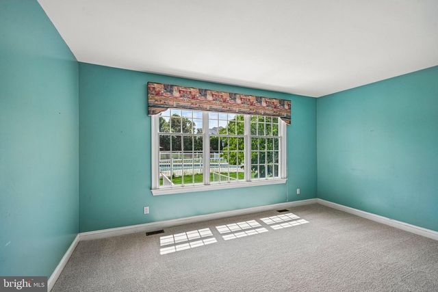 28 CASTLETON LN, Moorestown, NJ 08057
