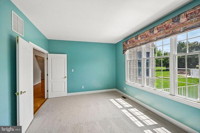 28 CASTLETON LN, Moorestown, NJ 08057