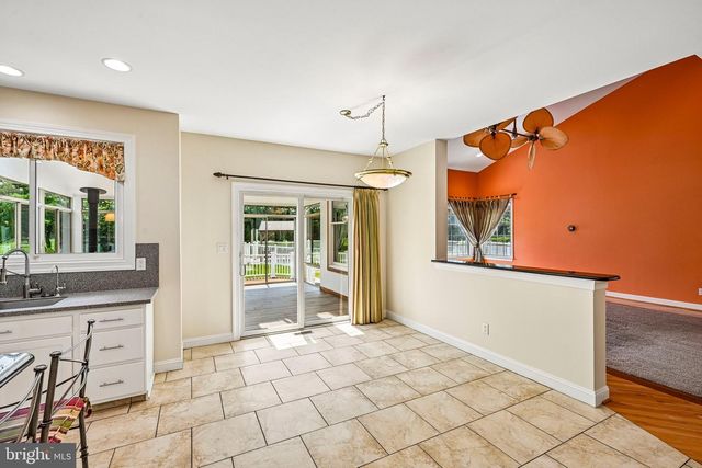 28 CASTLETON LN, Moorestown, NJ 08057